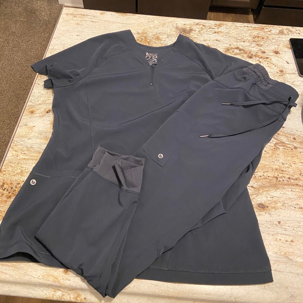 Barco one scrub set